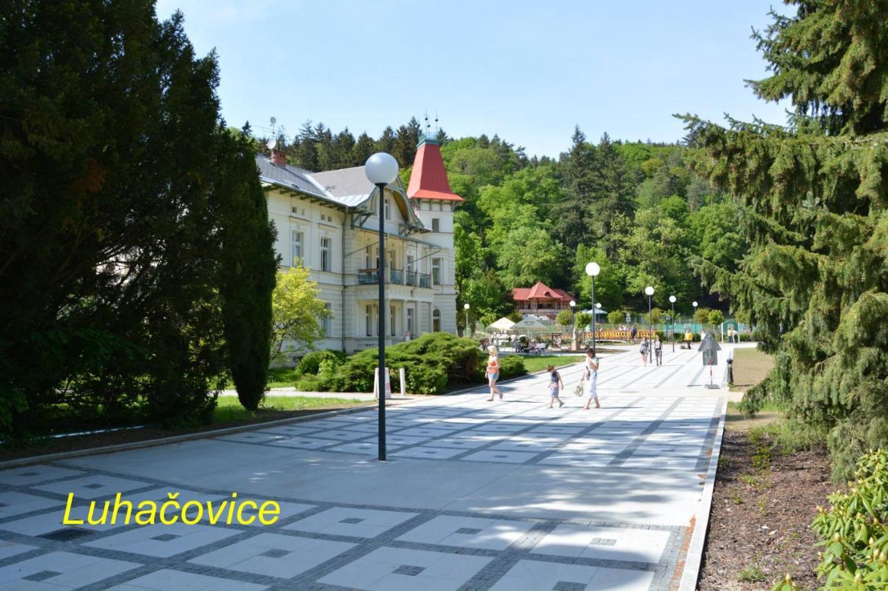 Gasthaus Retro Vila Slušovice Exterior foto